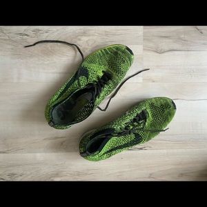 Nike fly knit volt  ok condition